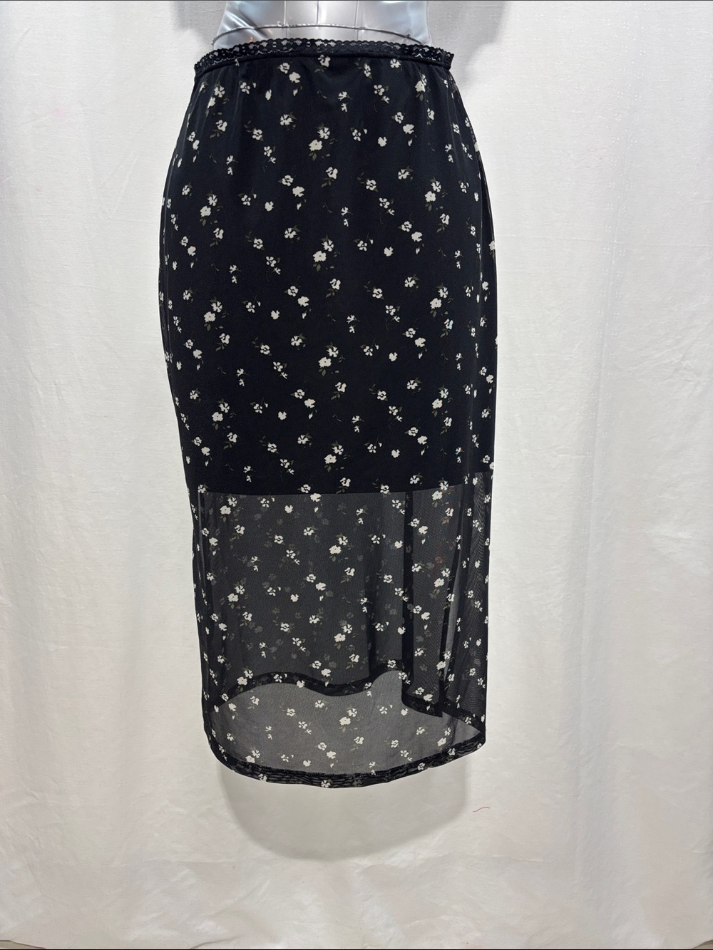 Hollister Black Sheer Floral Skirt 237 work travel vacation party every day chic